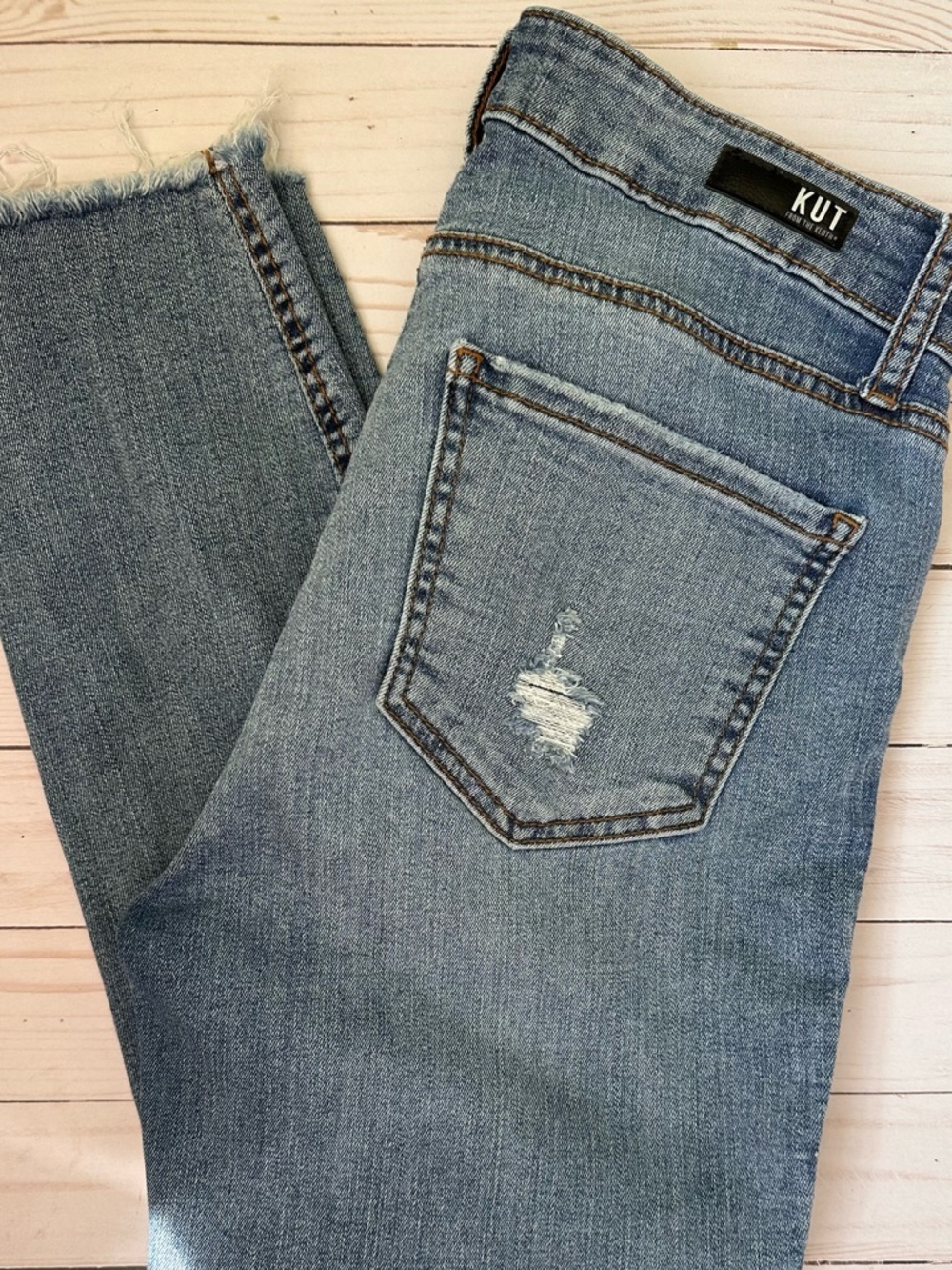 Kut from the Kloth Jeans, Connie High Rise Fab Ab Crop with Frayed Hem, Size 4